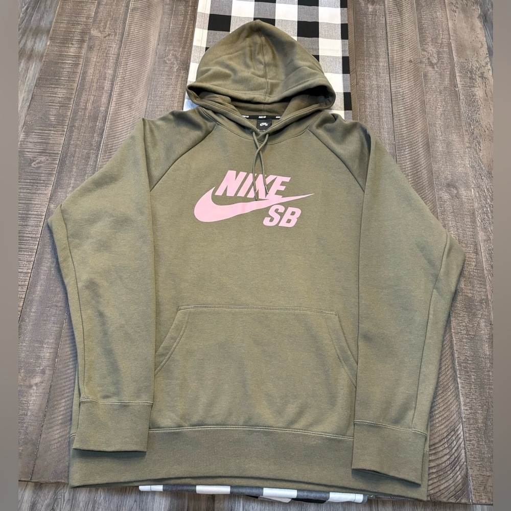 Brand: Nike
Type: Hoodie
Size: XXL
Condition: Used ONCE!